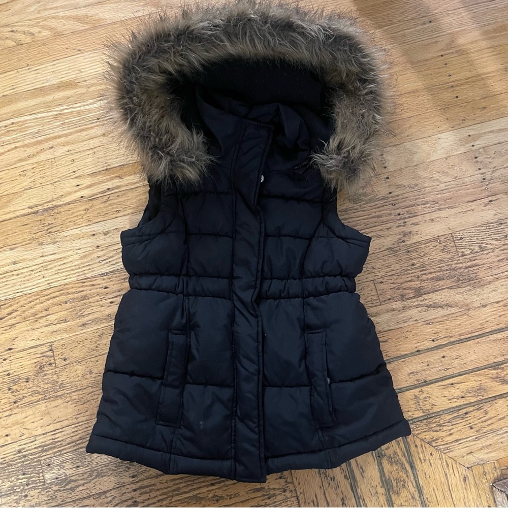 Joe Fresh puffer vest with removable faux fur hood girls size 8
